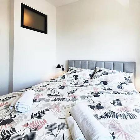 Апартаменты Stross 1 Bdrm *