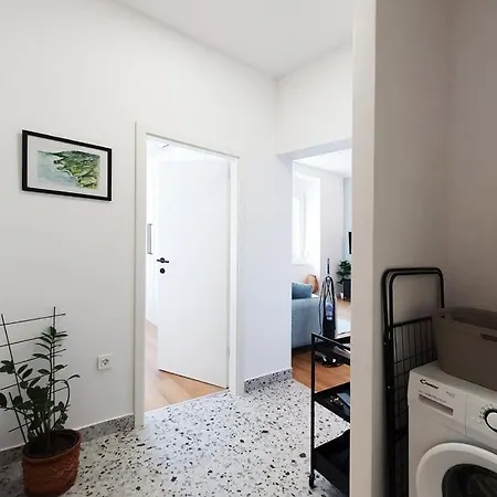 Stross 1 Bdrm *