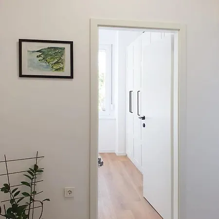 Stross 1 Bdrm
