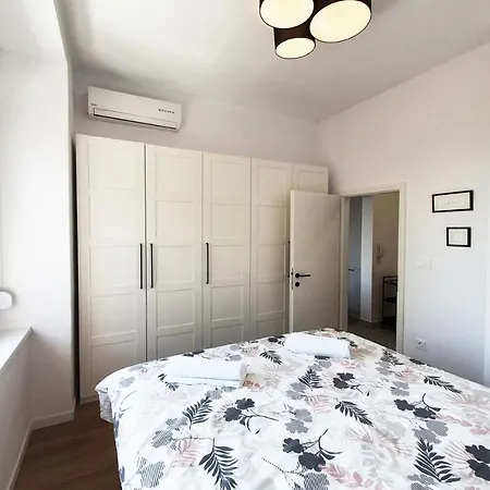 Stross 1 Bdrm Διαμέρισμα