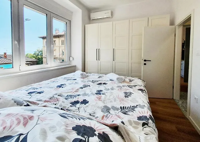 Apartment Stross 1 Bdrm *