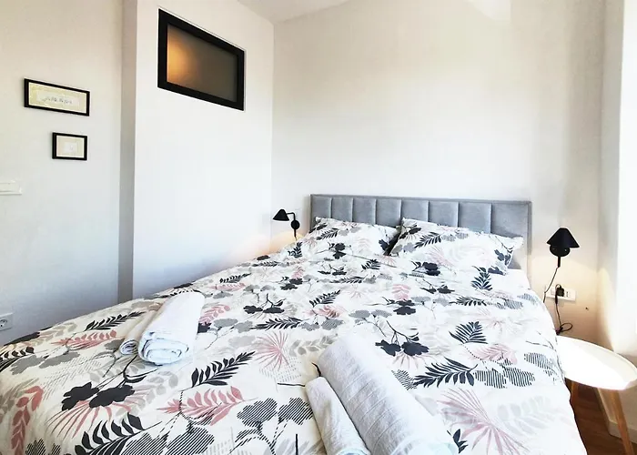Apartment Stross 1 Bdrm *