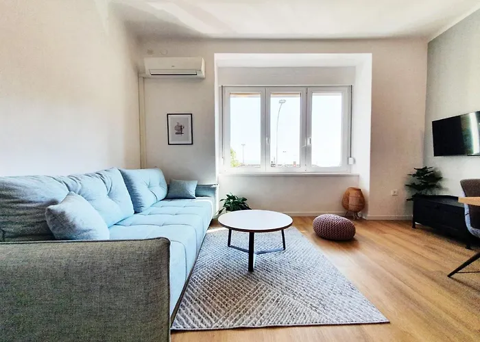 Stross 1 Bdrm Rijeka